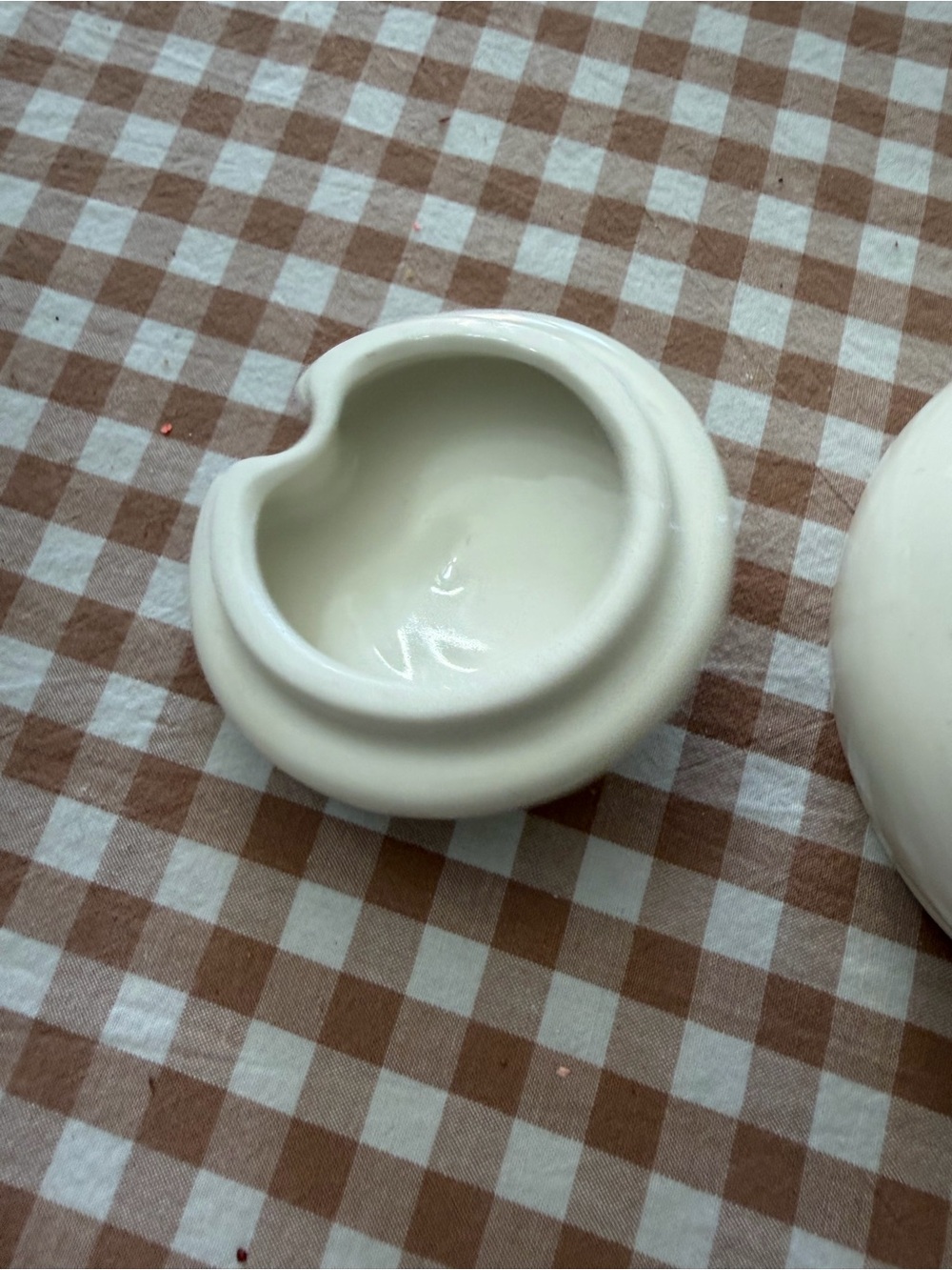 White Ceramic Honey Jar with Bee Lid Accent - Picture 5 of 11